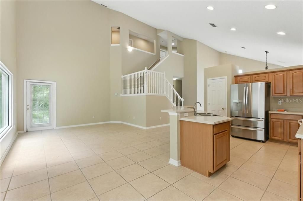 合同活跃: $2,745 (5 贝兹, 2 浴室, 2232 平方英尺)