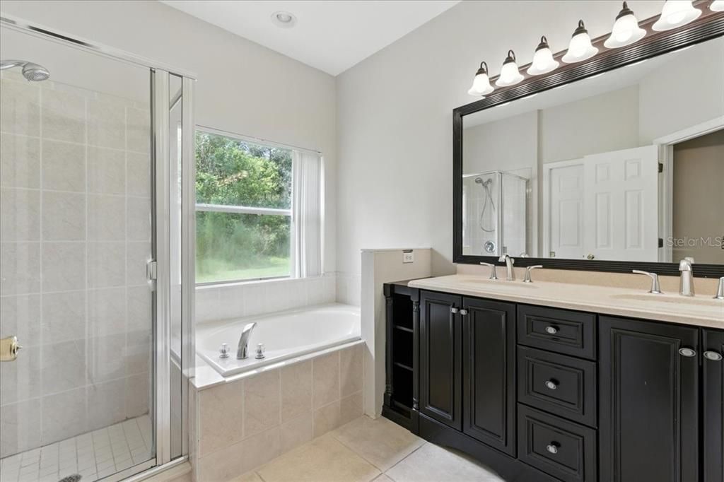 合同活跃: $2,745 (5 贝兹, 2 浴室, 2232 平方英尺)