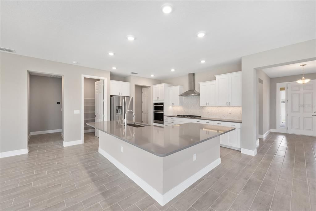 Active With Contract: $444,000 (2 beds, 2 baths, 2616 Square Feet)