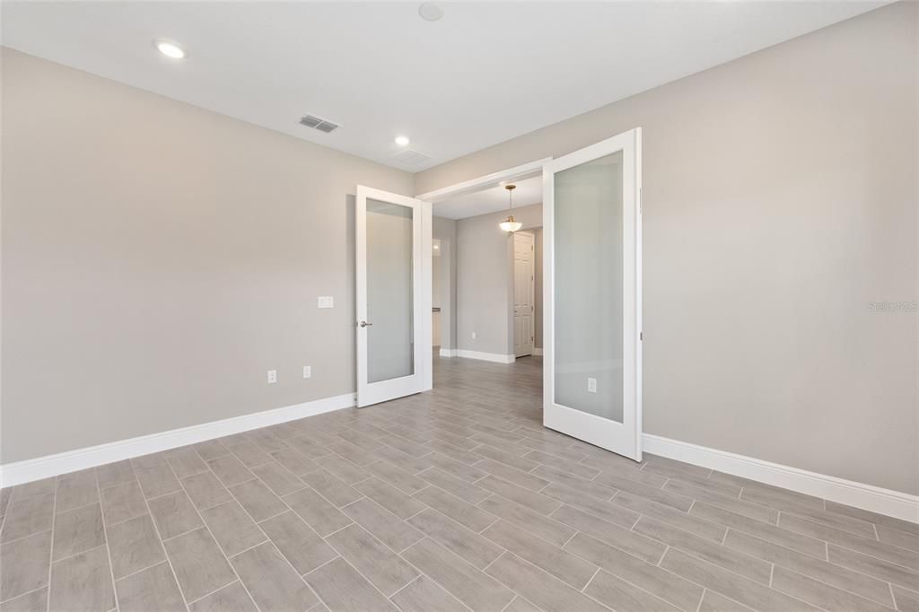 Active With Contract: $444,000 (2 beds, 2 baths, 2616 Square Feet)