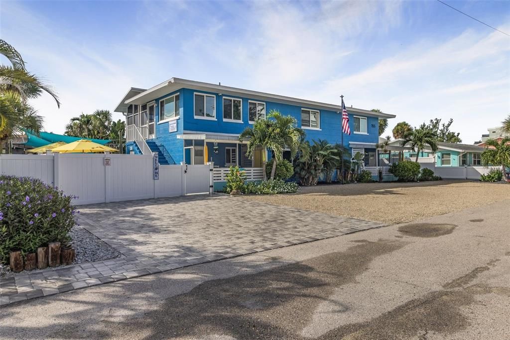 For Sale: $1,495,000 (3 beds, 3 baths, 3250 Square Feet)