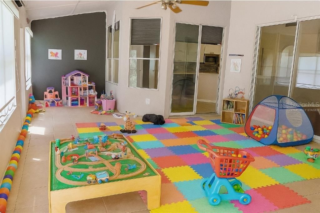 Active With Contract: $599,000 (5 beds, 2 baths, 2799 Square Feet)