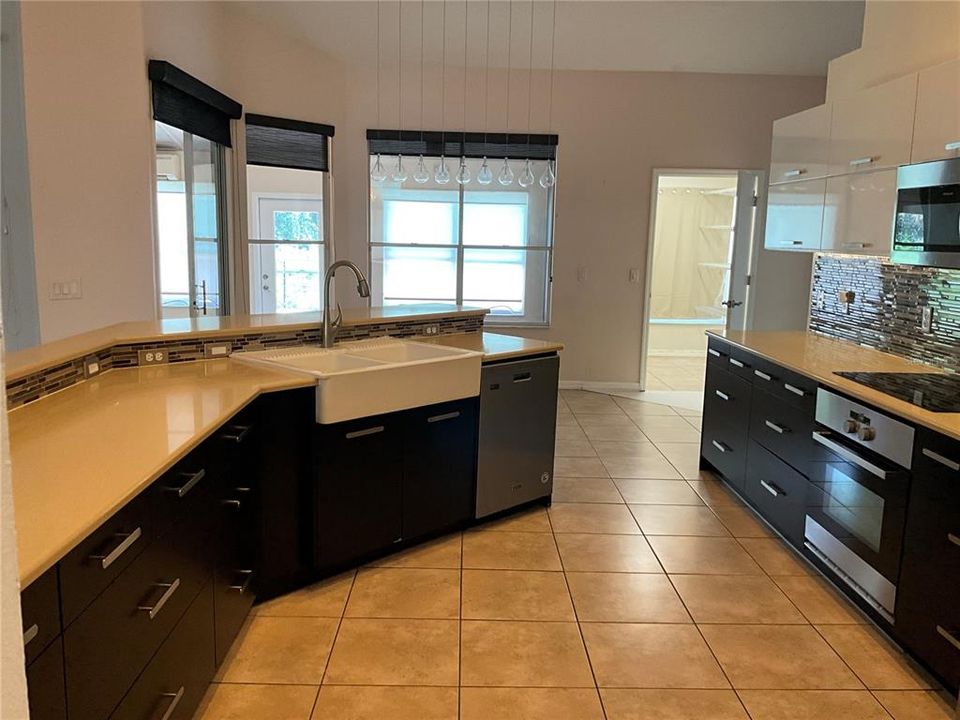 Active With Contract: $599,000 (5 beds, 2 baths, 2799 Square Feet)