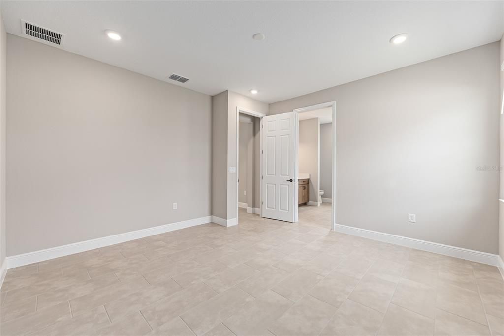 Active With Contract: $459,000 (3 beds, 3 baths, 2870 Square Feet)