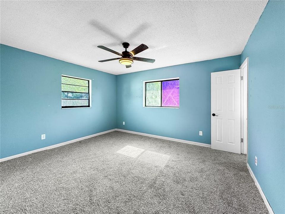 待售: $235,000 (3 贝兹, 1 浴室, 1011 平方英尺)