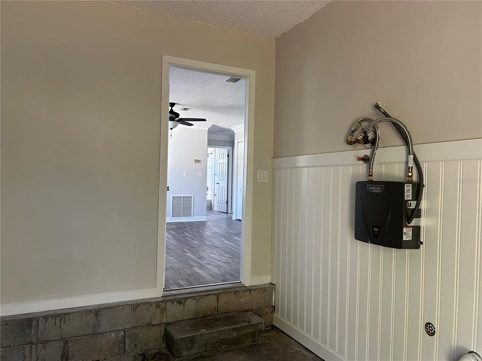 For Sale: $235,000 (3 beds, 2 baths, 1195 Square Feet)
