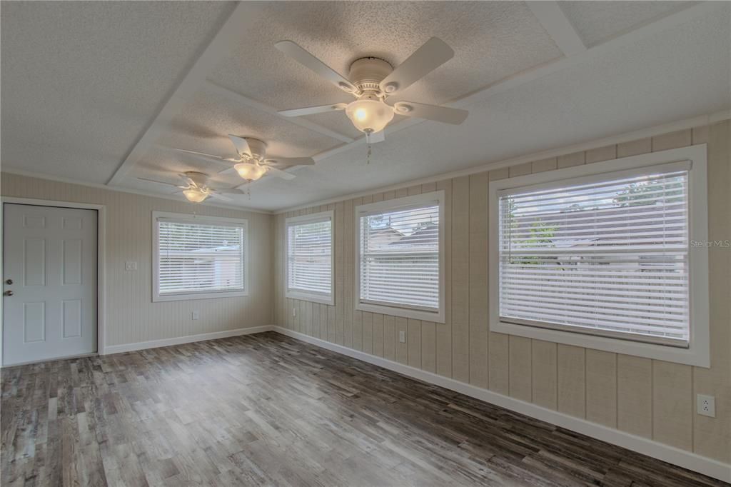 For Sale: $235,000 (3 beds, 2 baths, 1195 Square Feet)