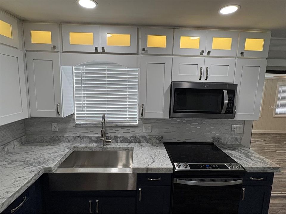 For Sale: $275,000 (3 beds, 2 baths, 1195 Square Feet)