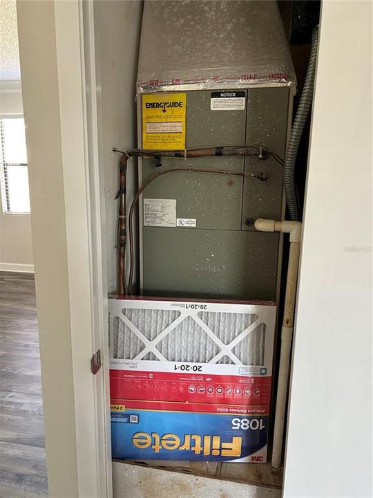 For Sale: $235,000 (3 beds, 2 baths, 1195 Square Feet)