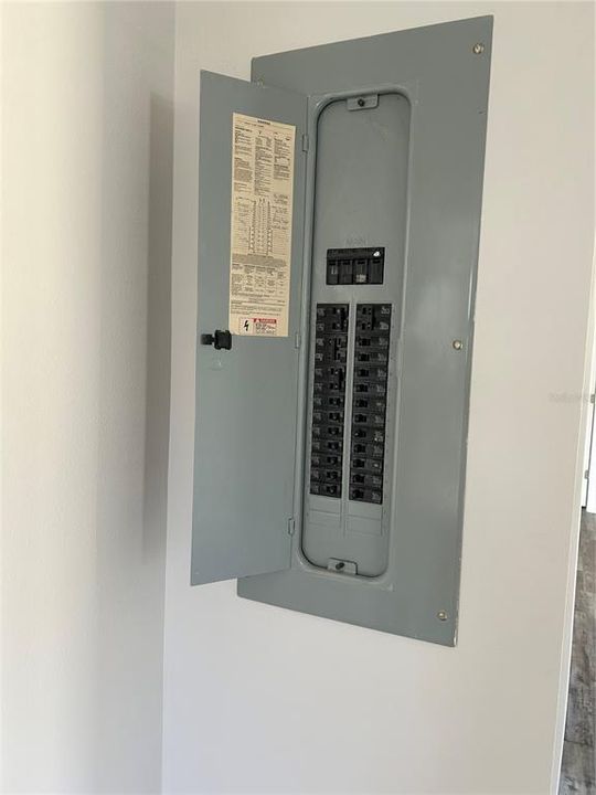 For Sale: $235,000 (3 beds, 2 baths, 1195 Square Feet)