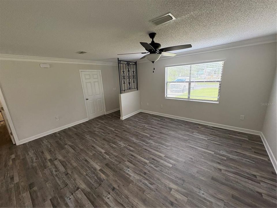 For Sale: $275,000 (3 beds, 2 baths, 1195 Square Feet)