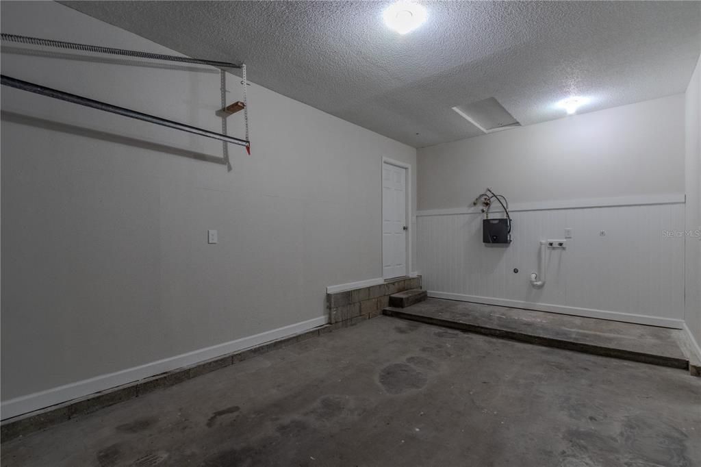 For Sale: $235,000 (3 beds, 2 baths, 1195 Square Feet)