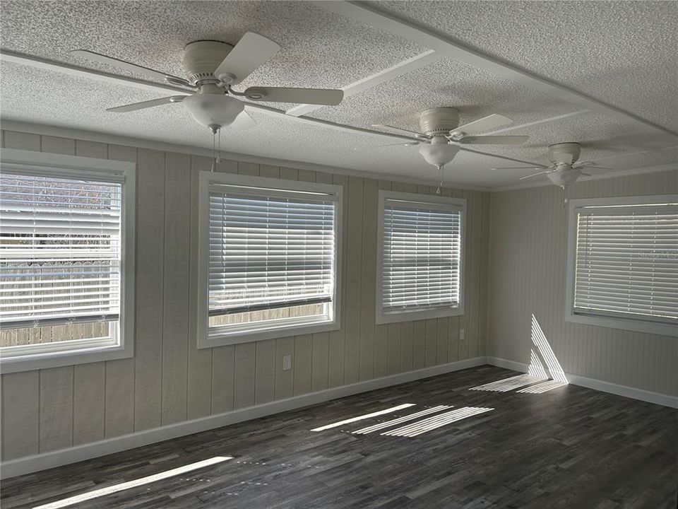 For Sale: $235,000 (3 beds, 2 baths, 1195 Square Feet)