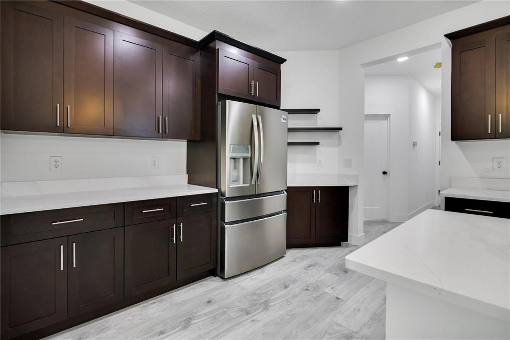 На продажу: $799,900 (6 спален, 4 ванн, 3198 Квадратных фут)