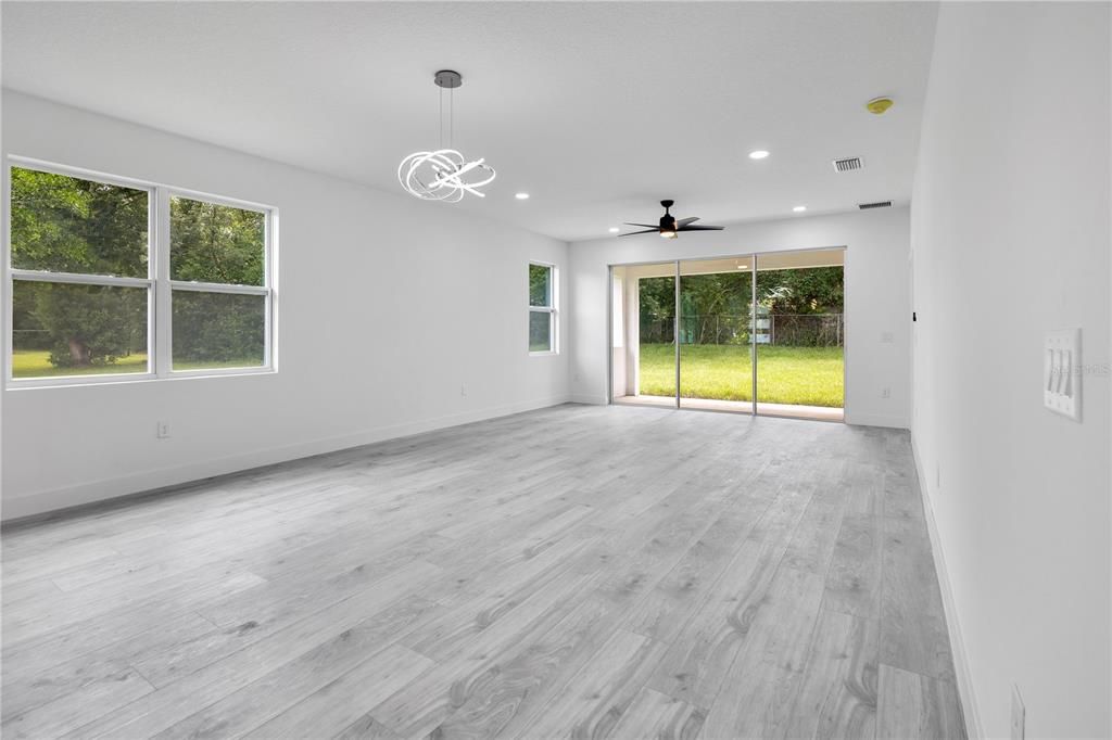 На продажу: $799,900 (6 спален, 4 ванн, 3198 Квадратных фут)