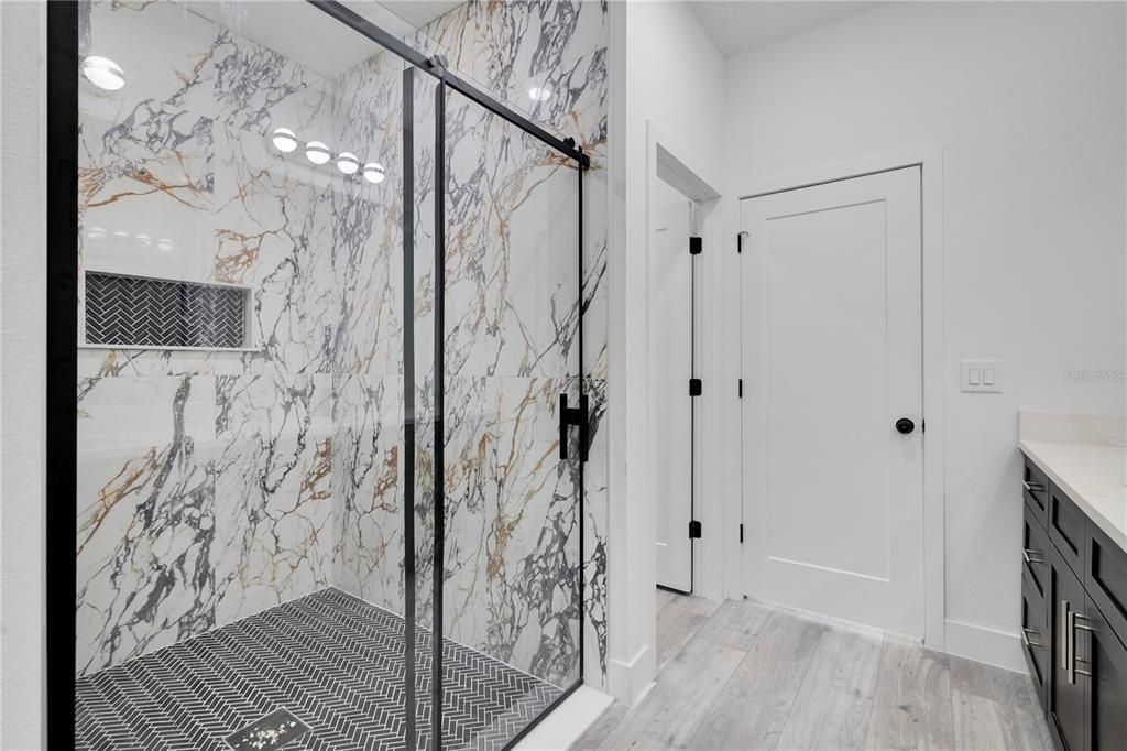 На продажу: $799,900 (6 спален, 4 ванн, 3198 Квадратных фут)