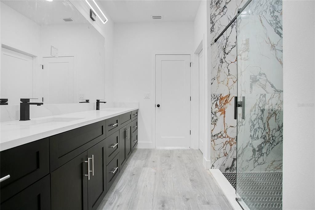 На продажу: $799,900 (6 спален, 4 ванн, 3198 Квадратных фут)