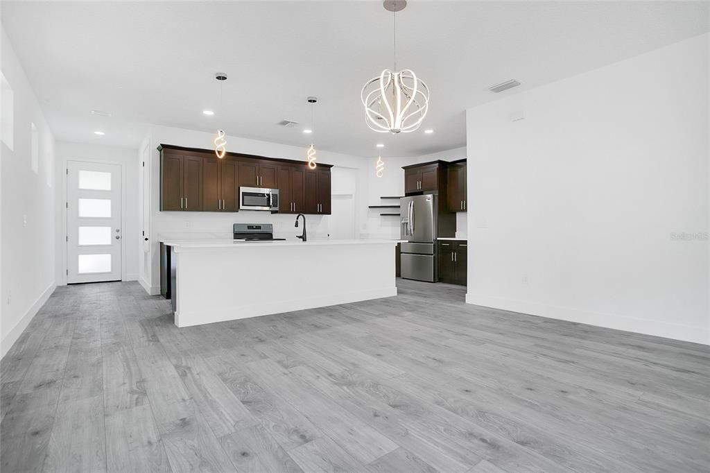 На продажу: $799,900 (6 спален, 4 ванн, 3198 Квадратных фут)