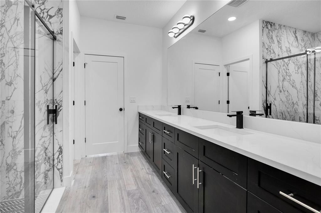 На продажу: $799,900 (6 спален, 4 ванн, 3198 Квадратных фут)