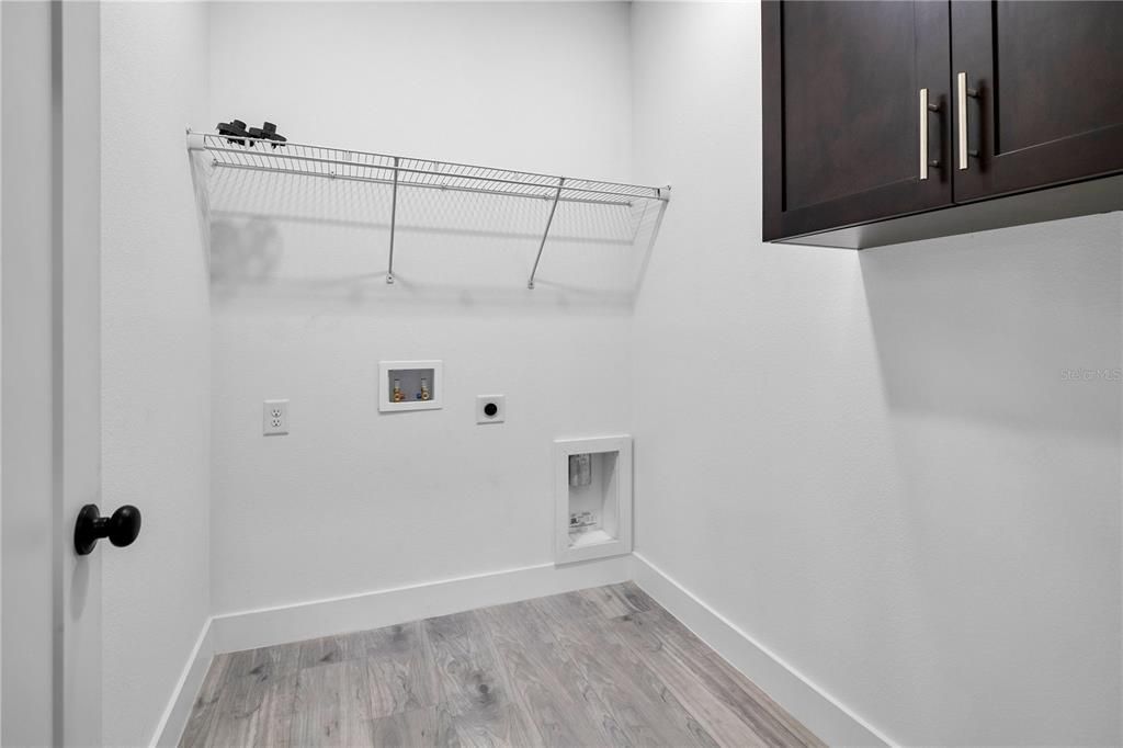 На продажу: $799,900 (6 спален, 4 ванн, 3198 Квадратных фут)