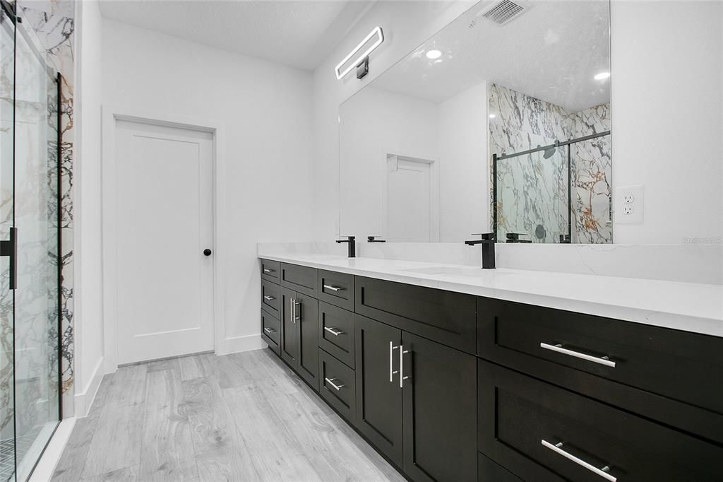 На продажу: $799,900 (6 спален, 4 ванн, 3198 Квадратных фут)