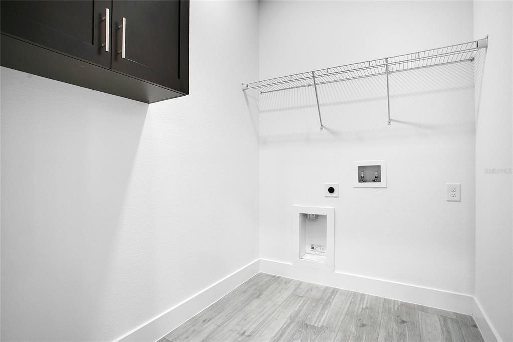 На продажу: $799,900 (6 спален, 4 ванн, 3198 Квадратных фут)