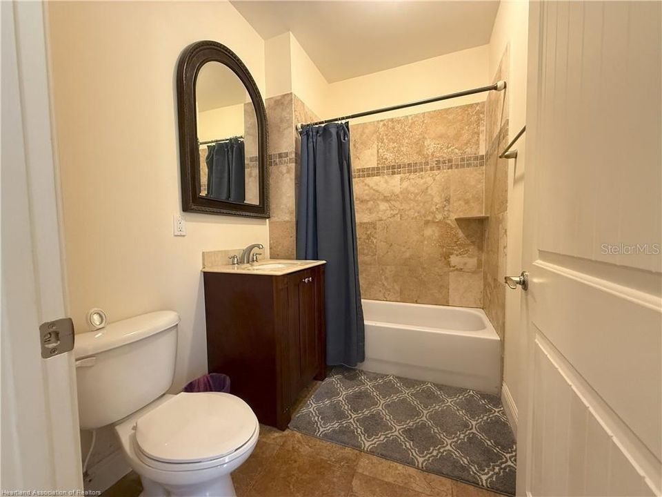 En Venta: $329,900 (3 camas, 2 baños, 1323 Pies cuadrados)