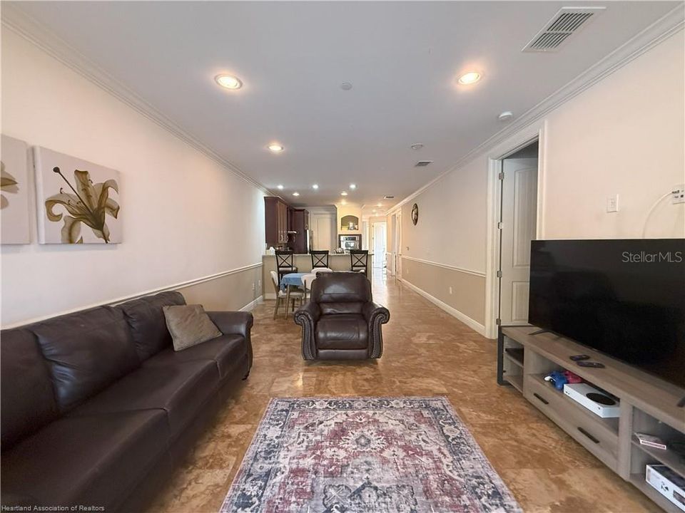 En Venta: $329,900 (3 camas, 2 baños, 1323 Pies cuadrados)