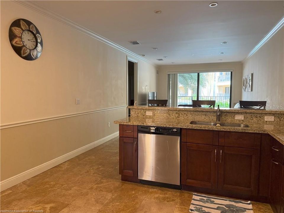 En Venta: $329,900 (3 camas, 2 baños, 1323 Pies cuadrados)