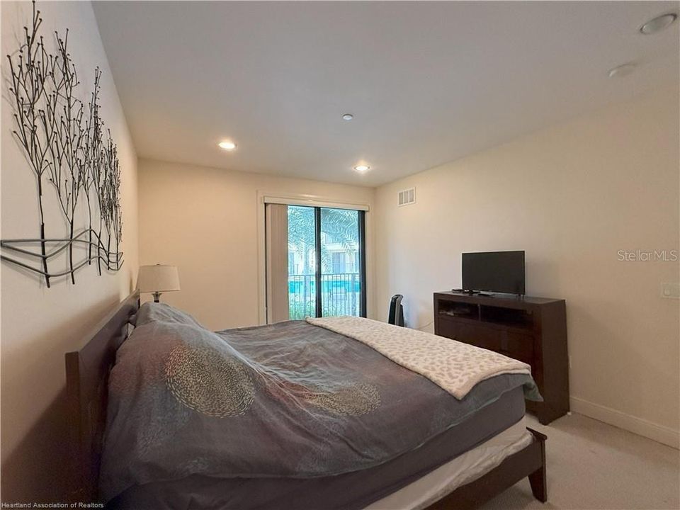 En Venta: $329,900 (3 camas, 2 baños, 1323 Pies cuadrados)