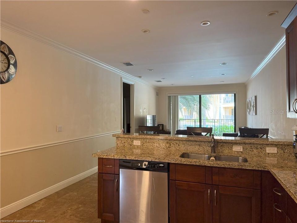 En Venta: $329,900 (3 camas, 2 baños, 1323 Pies cuadrados)