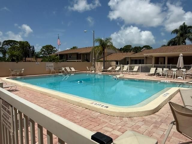 Active With Contract: $1,550 (2 beds, 2 baths, 874 Square Feet)