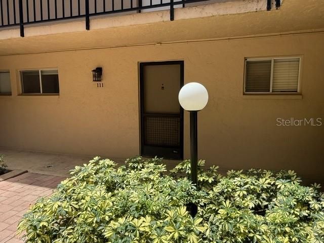 Active With Contract: $1,550 (2 beds, 2 baths, 874 Square Feet)