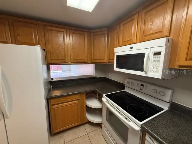 Active With Contract: $1,550 (2 beds, 2 baths, 874 Square Feet)