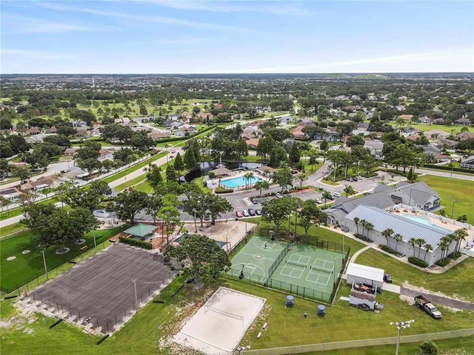 合同活跃: $495,000 (4 贝兹, 2 浴室, 2370 平方英尺)