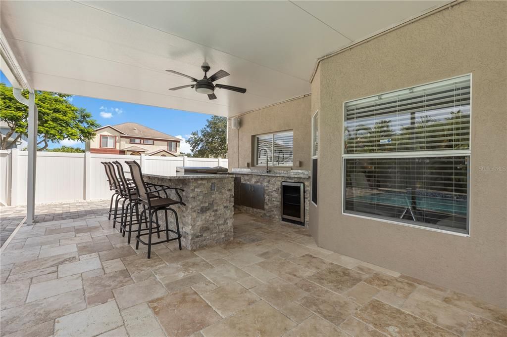 合同活跃: $495,000 (4 贝兹, 2 浴室, 2370 平方英尺)