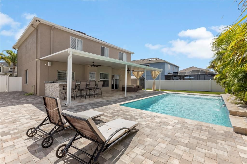 合同活跃: $495,000 (4 贝兹, 2 浴室, 2370 平方英尺)