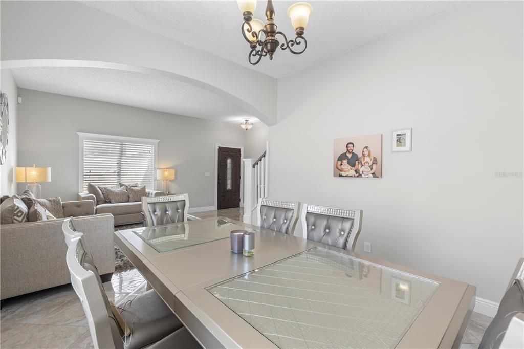 合同活跃: $495,000 (4 贝兹, 2 浴室, 2370 平方英尺)