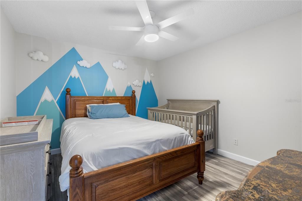 合同活跃: $495,000 (4 贝兹, 2 浴室, 2370 平方英尺)