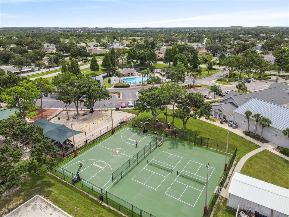 合同活跃: $495,000 (4 贝兹, 2 浴室, 2370 平方英尺)