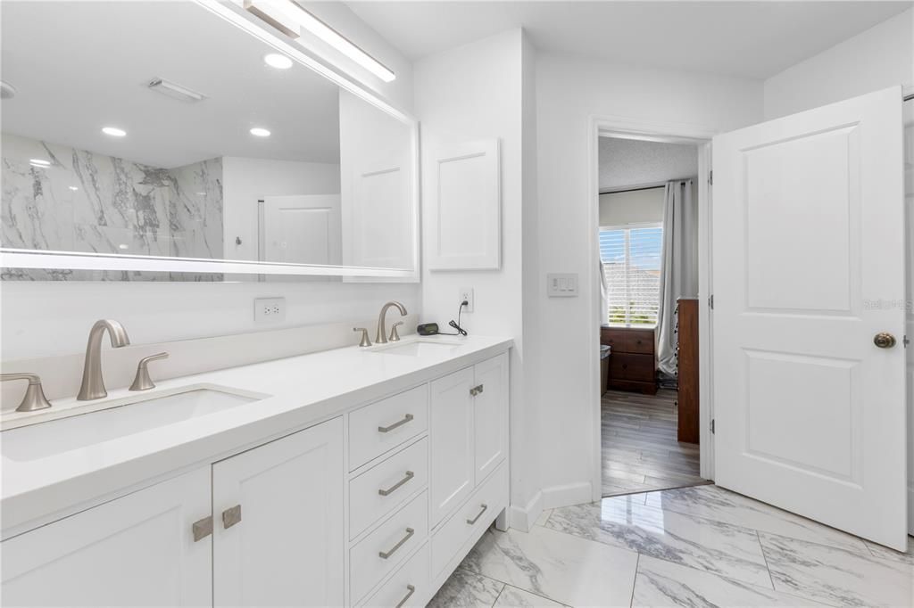 合同活跃: $495,000 (4 贝兹, 2 浴室, 2370 平方英尺)