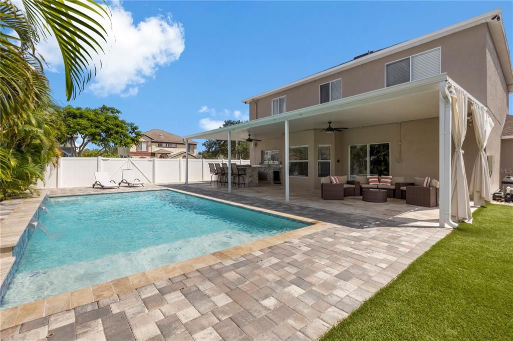 合同活跃: $495,000 (4 贝兹, 2 浴室, 2370 平方英尺)