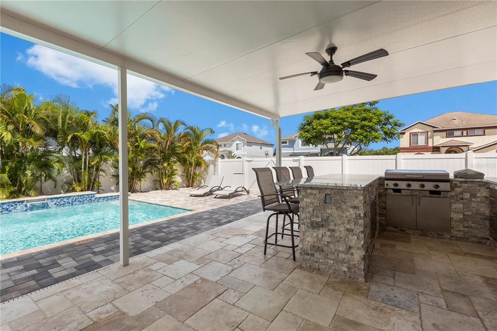 合同活跃: $495,000 (4 贝兹, 2 浴室, 2370 平方英尺)