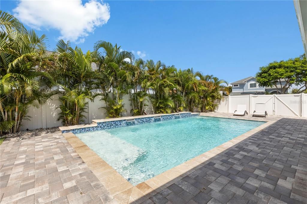 合同活跃: $495,000 (4 贝兹, 2 浴室, 2370 平方英尺)