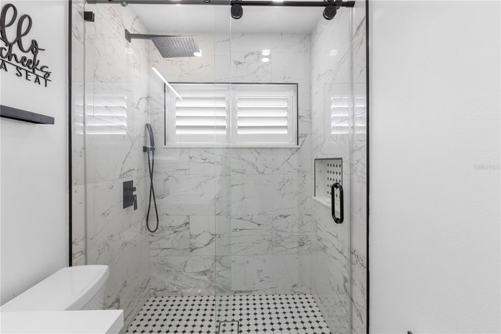 合同活跃: $495,000 (4 贝兹, 2 浴室, 2370 平方英尺)