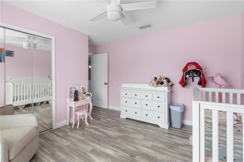 合同活跃: $495,000 (4 贝兹, 2 浴室, 2370 平方英尺)