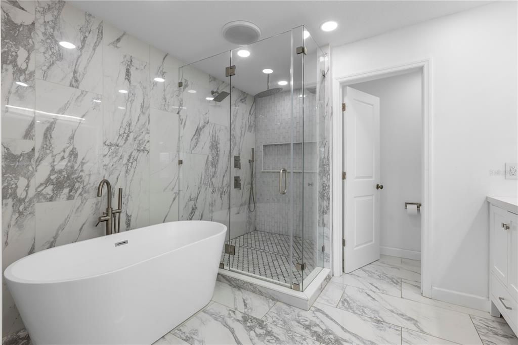 合同活跃: $495,000 (4 贝兹, 2 浴室, 2370 平方英尺)