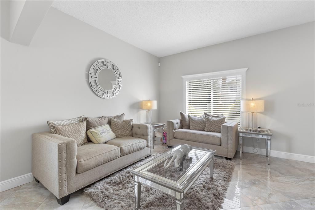 合同活跃: $495,000 (4 贝兹, 2 浴室, 2370 平方英尺)