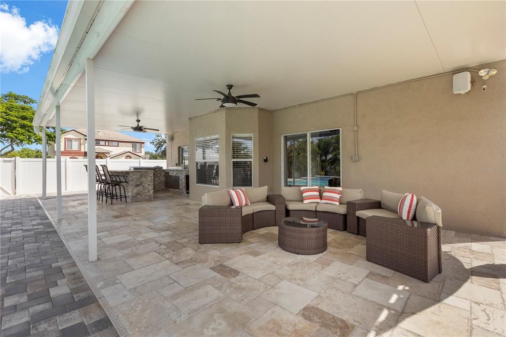 合同活跃: $495,000 (4 贝兹, 2 浴室, 2370 平方英尺)