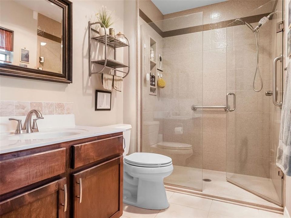 合同活跃: $289,900 (3 贝兹, 2 浴室, 1913 平方英尺)